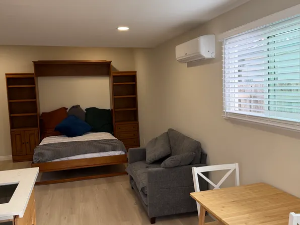 (undisclosed Address), Long Beach, CA 90805