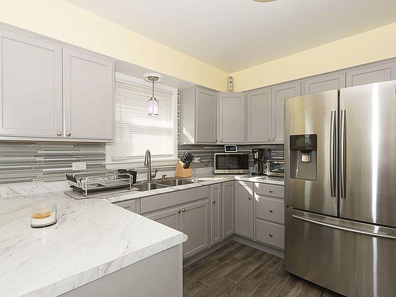 3rd image of 2535 Atlantic Ave