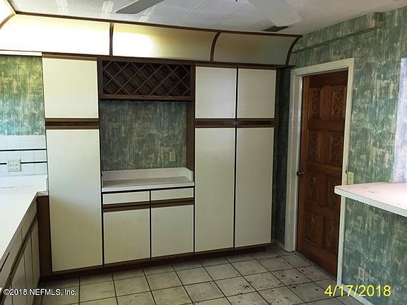 4th image of 327 Brooks Cir E