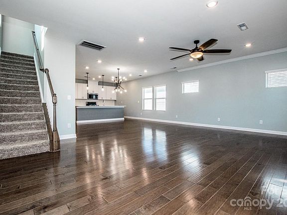 5th image of 4011 Armstrong Farm Dr