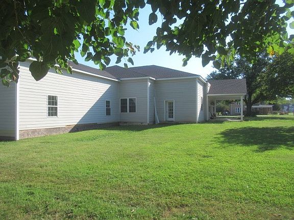 3rd image of 242 Magnolia Ave