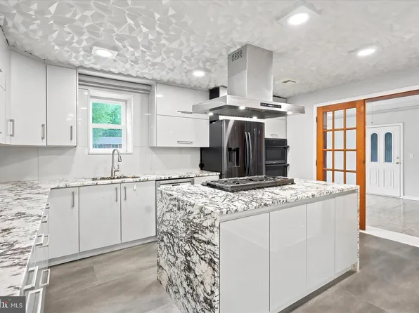 926 Mercer St, Cherry Hill, NJ 08002