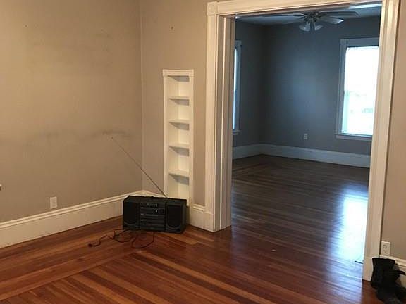 4th image of 77 Verona St #0