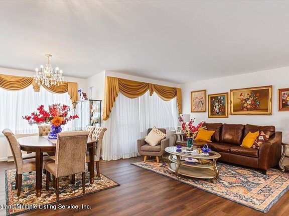 4th image of 95 Essex Dr APT 4E