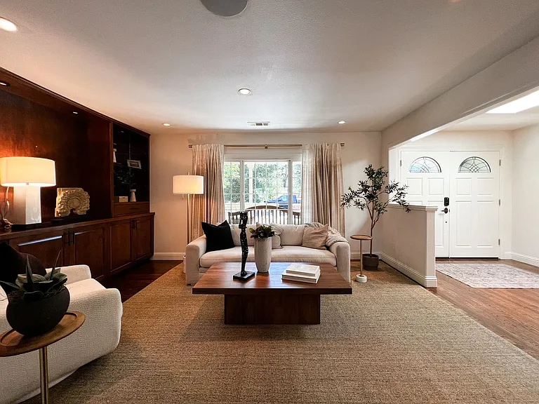 1022 Berry Ln — Photo 10