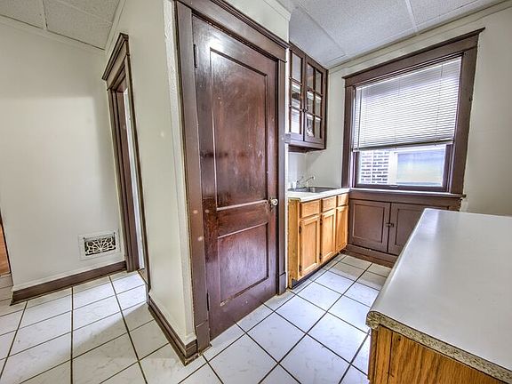 5th image of 3946 Dunnica Ave #2W