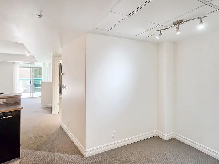 836 15th Ave SW #208 — Photo 4