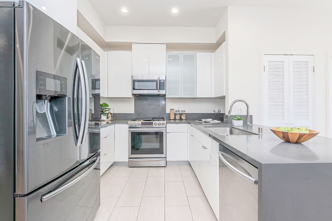 next background image