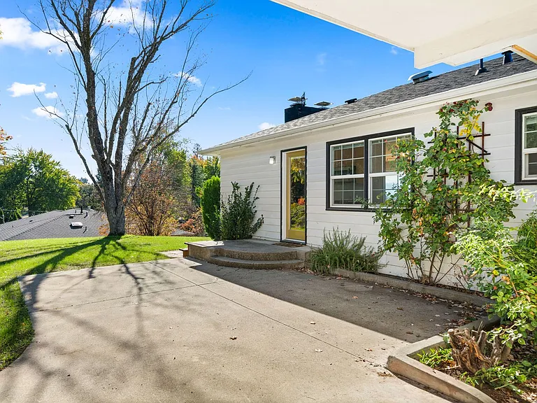 560 N Keene Way Dr — Photo 8