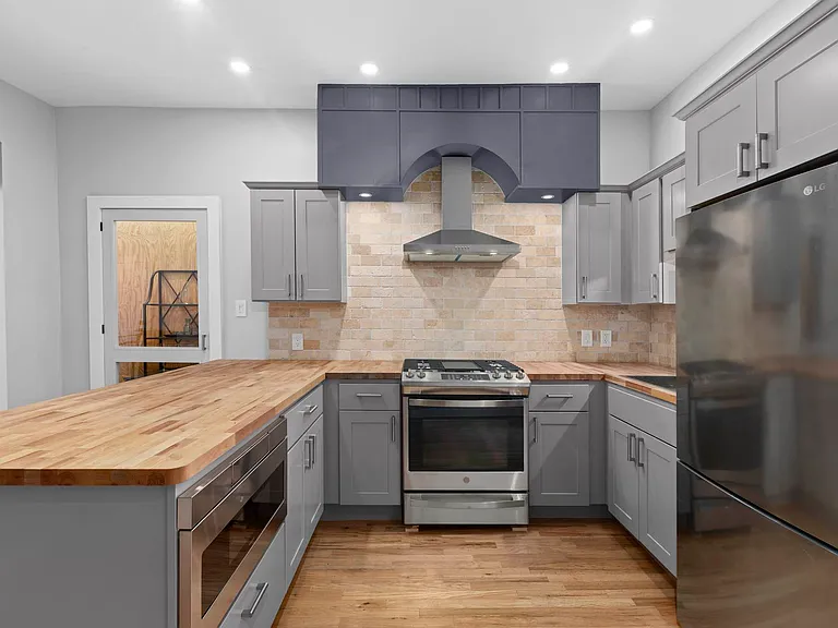 70 Green St #2 — Photo 4