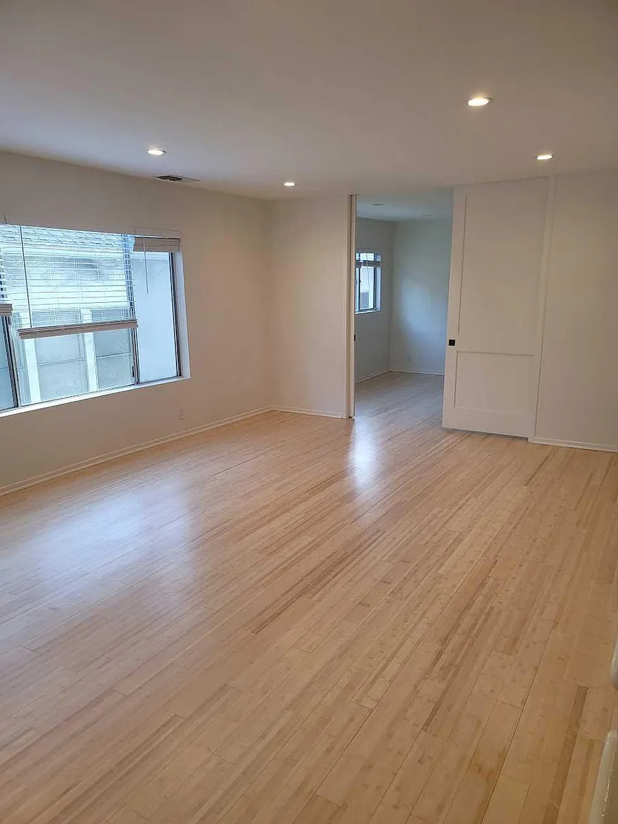 Building Photo - 435 S Palm Dr #5