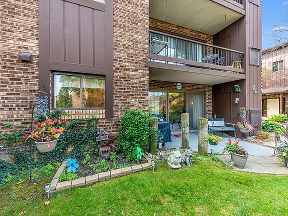 3rd image of 65 Pier Dr APT 102