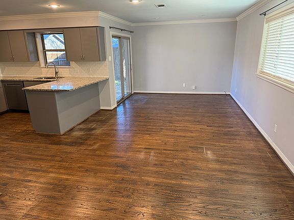 3rd image of 10112 Parkford Dr