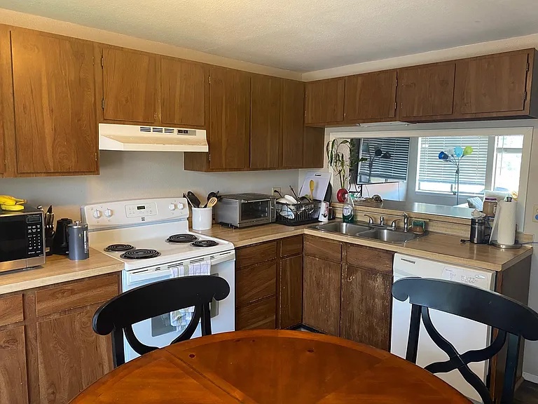 848 W 3rd St #D — Photo 9