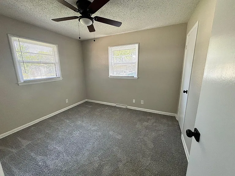 3308 S Saint Paul Ave — Photo 7