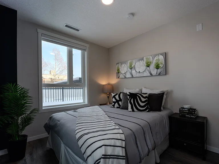 345 19th Ave SW — Photo 10