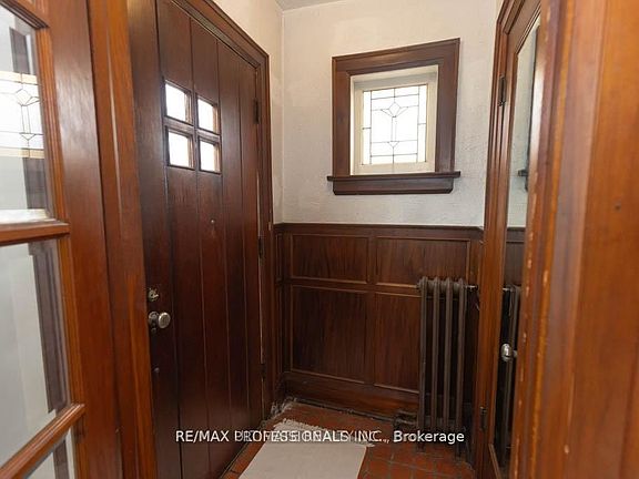 4th image of 41 33rd St
