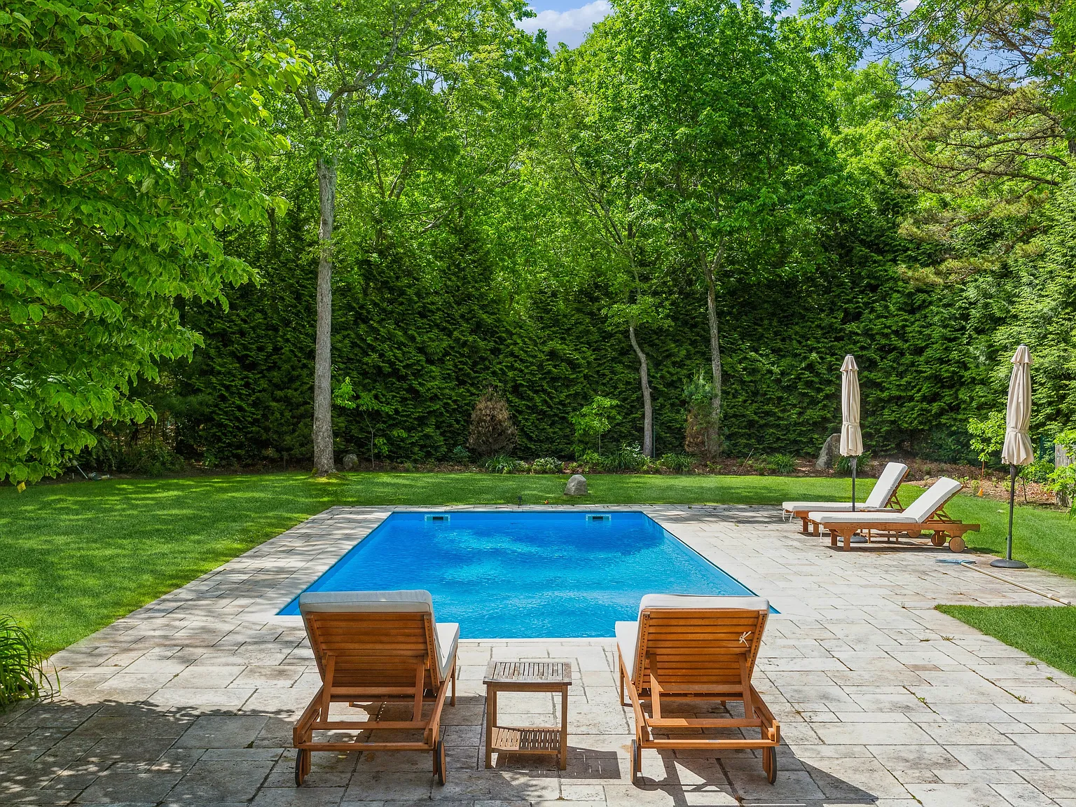 Summer Vibes in this recently renovated and private rental! — Photo 2