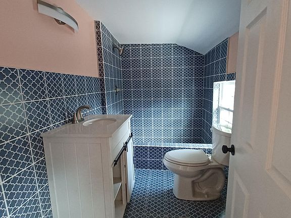 3rd image of 417 Church Ave SE