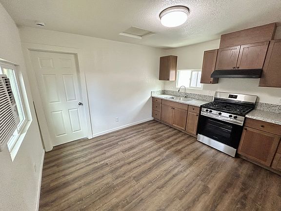 3rd image of 609 W 8th St Unit 107