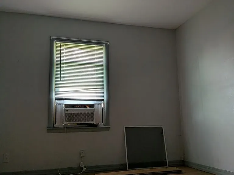 218 Cornelius Ave — Photo 2