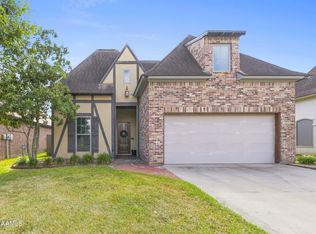 209 Golden Cypress Dr, Youngsville, LA 70592