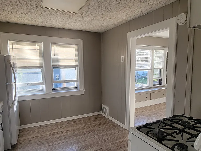 8502 Grand Division Ave #UP — Photo 9