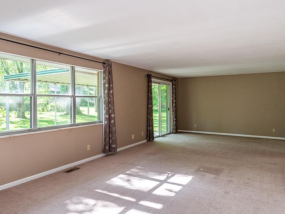 2nd image of 1609 Mercer Ct