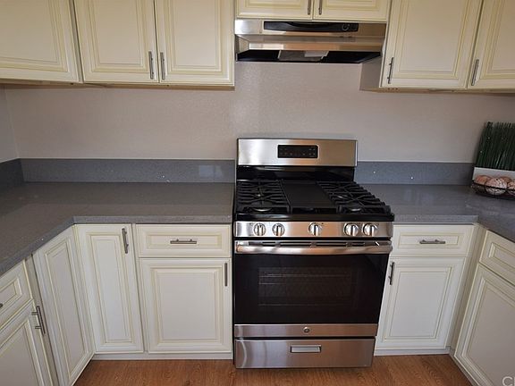4th image of 2037 Herrington Ave