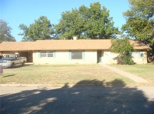 207 Jordan Dr, Nocona, TX 76255
