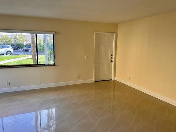 2nd image of 510 Meadows Cir #510