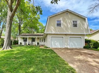 15963 Country Ridge Dr, Chesterfield, MO 63017