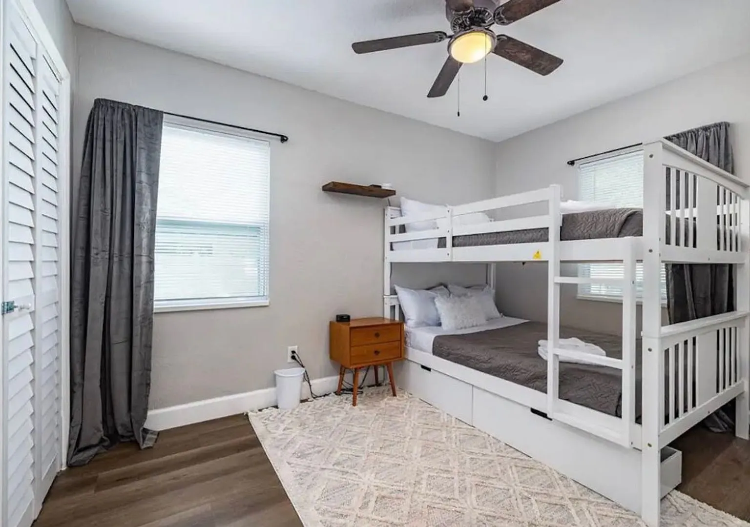 Beautiful Updated 3 Bedroom Largo Home with Fenced Yard - Great Location! — Photo 4