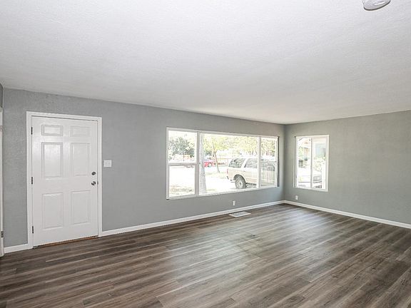 2nd image of 1855 W Acacia St