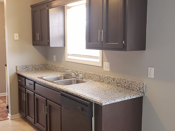 5th image of 102 Eaglewood Ct