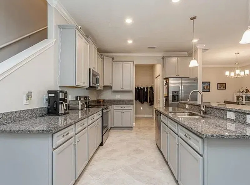 3 bed, 2.5 bath, 2319 sqft, $2,395 — Photo 2