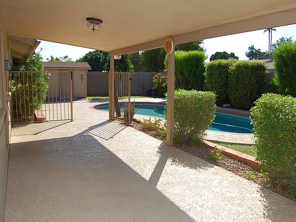 long cov. patio to play area