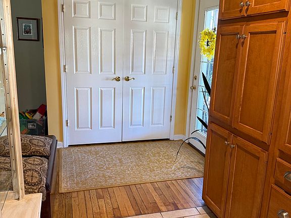 3rd image of 158 Hillcrest Ave