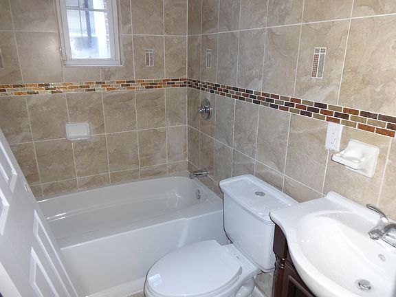 5th image of 1070 Garden St
