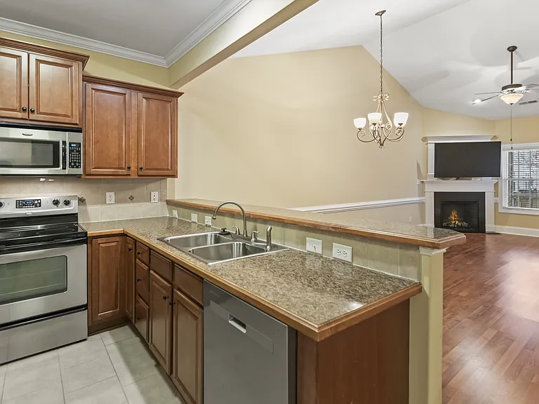 1624 Brook Hollow Dr #1-B — Photo 11