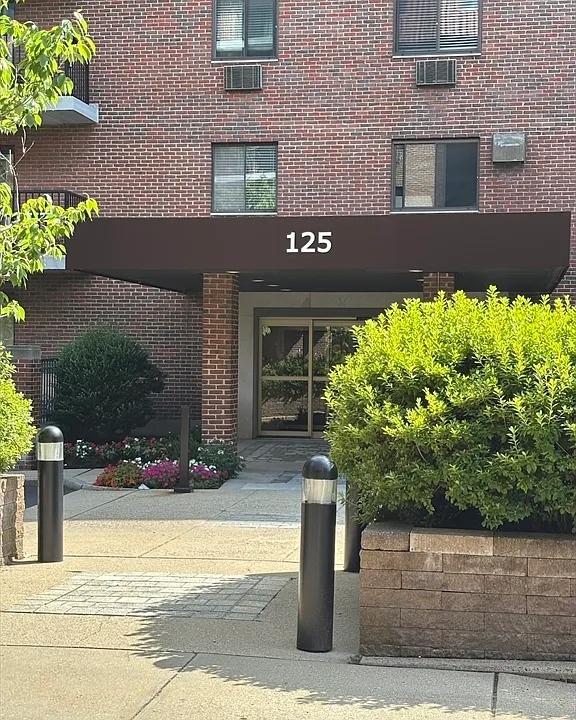 125 Pleasant St #608