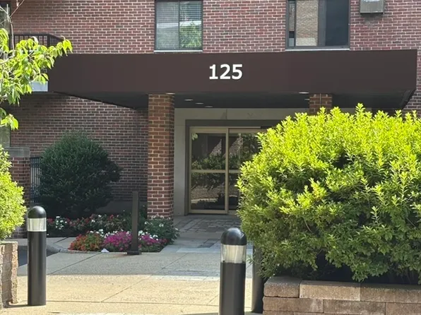 125 Pleasant St APT 608, Brookline, MA 02446