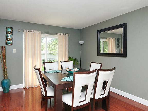 4th image of 307 N Pleasant Dr