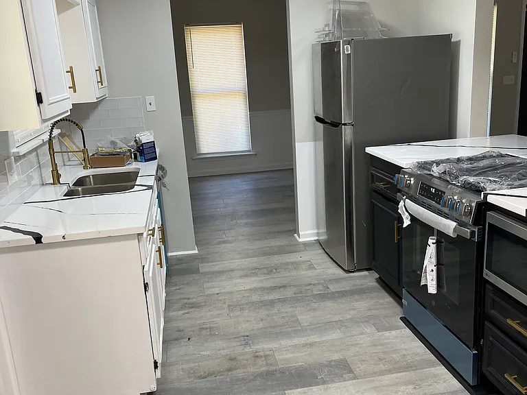6210 Lynridge Ave — Photo 5