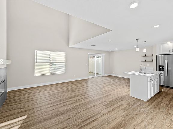 3rd image of 2748 Amelia Ln