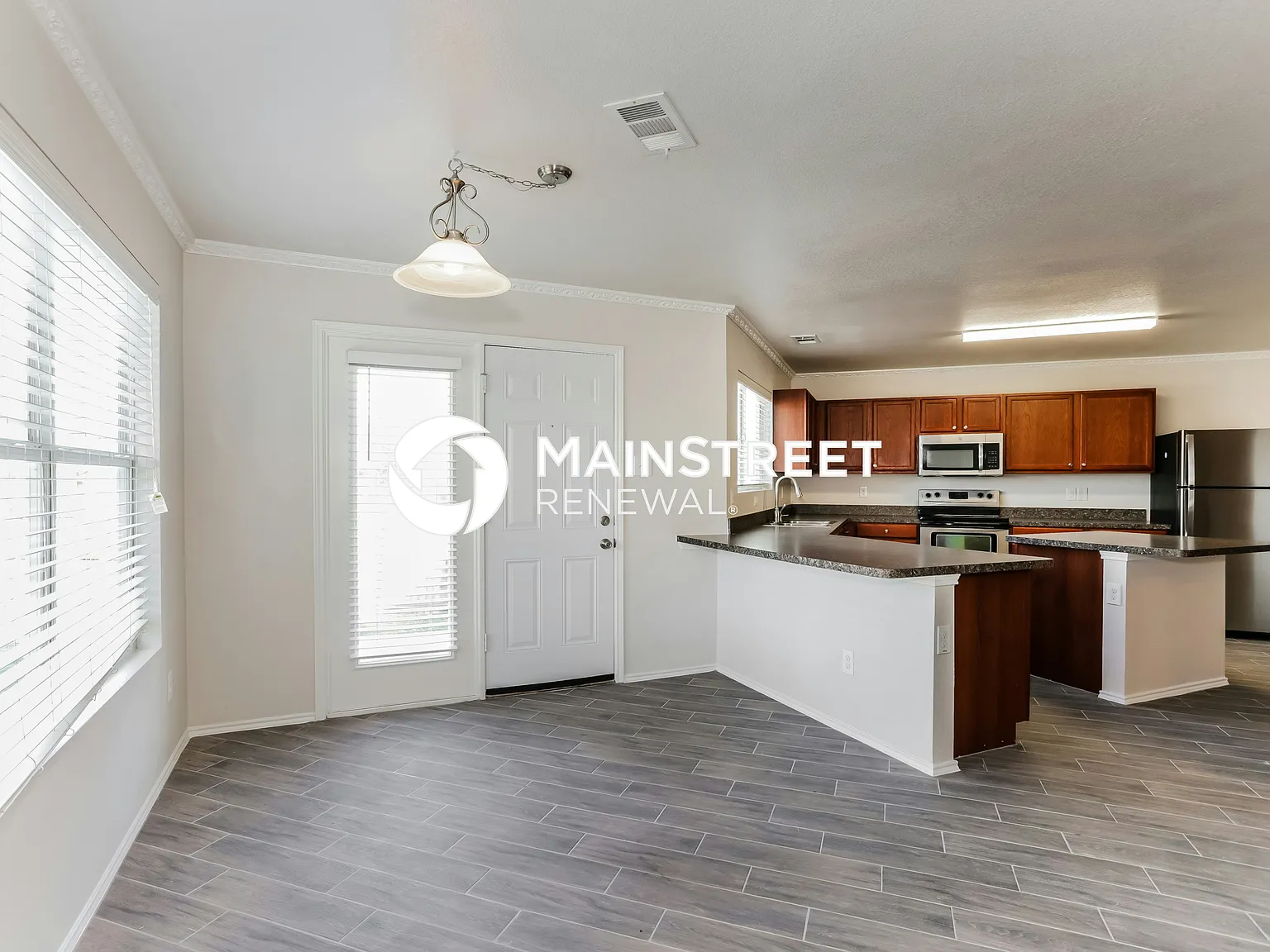106 Colonial Ln — Photo 4