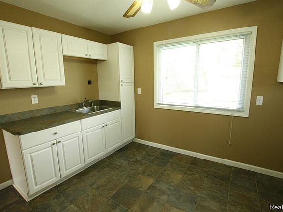 3rd image of 18531 Poinciana St