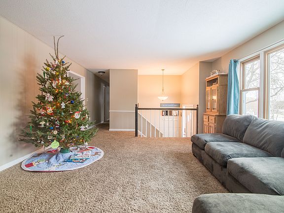 4th image of 1834 Spruce Dr