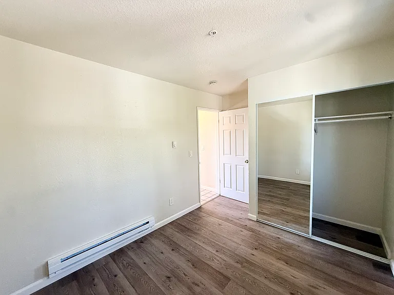 Dixon Landing Apartments — Photo 12