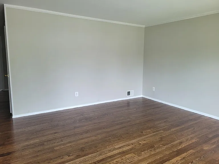 1043 Welsh Dr — Photo 17